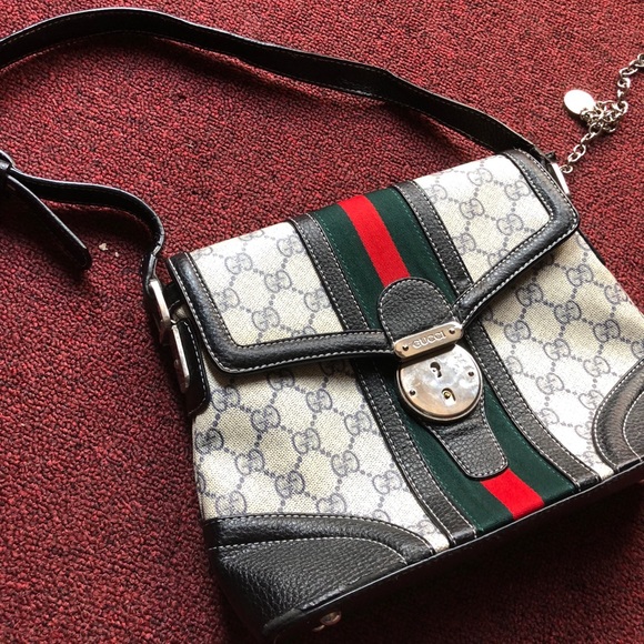 Gucci Handbags - Gucci purse